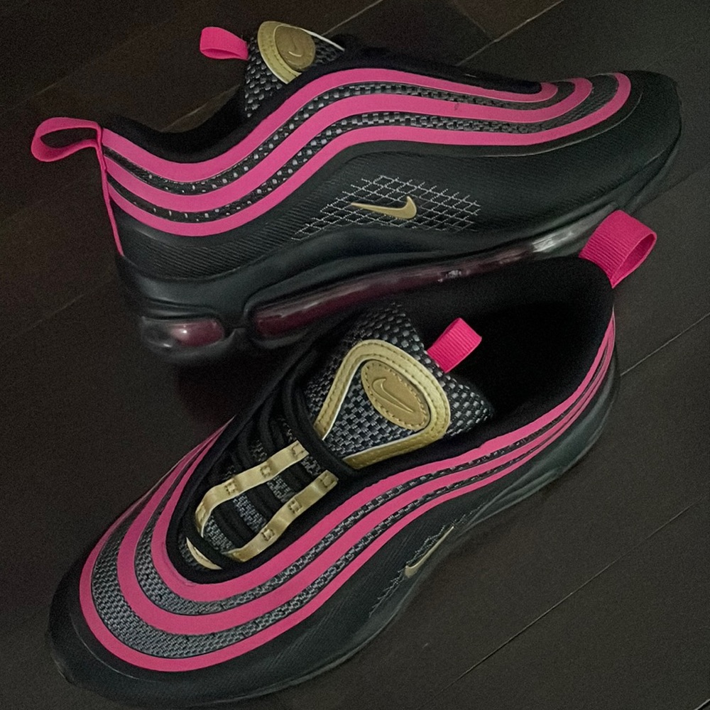 NIKE SNEAKERS